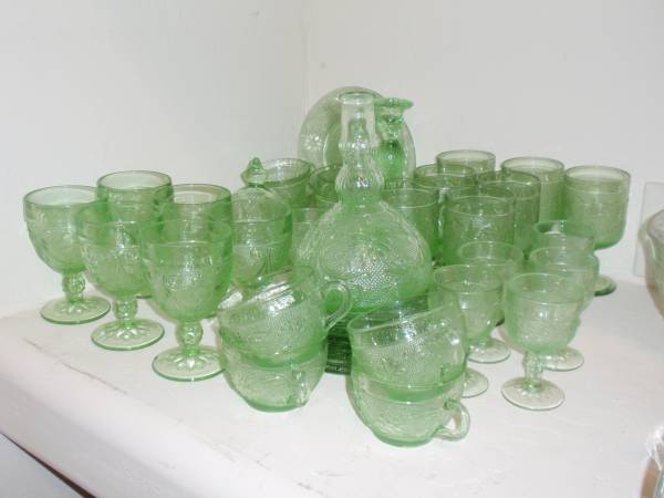 Photo -CHANTILLY GREEN TIARA SANDWICH PATTERN DEPRESSION GLASS $140