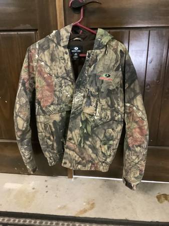 Photo Mossy Oak camouflage jacket $30