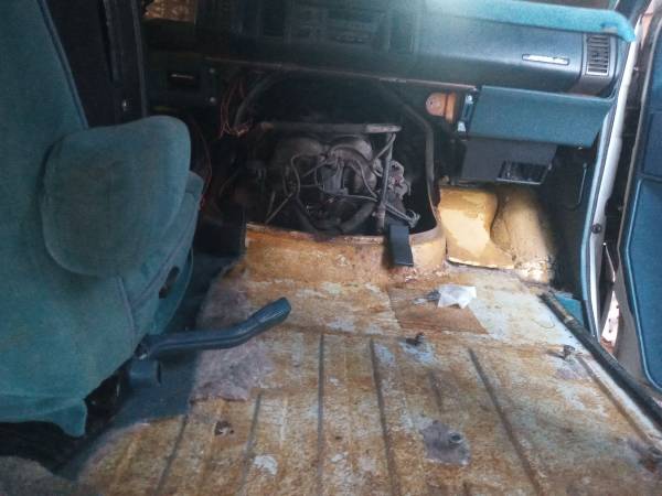 Photo v6 engine need rebuild. 1995 Chevy Astro van  1995 GMC Safari van $75
