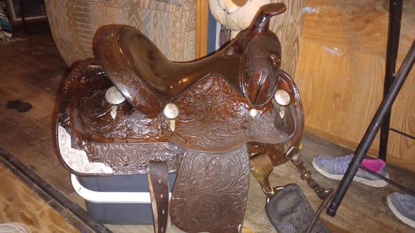 Photo 13 12 show saddle Circle Y $500
