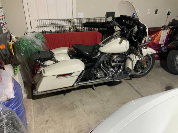 Photo 2015 Harley Electra glide (Police bike) $5,900