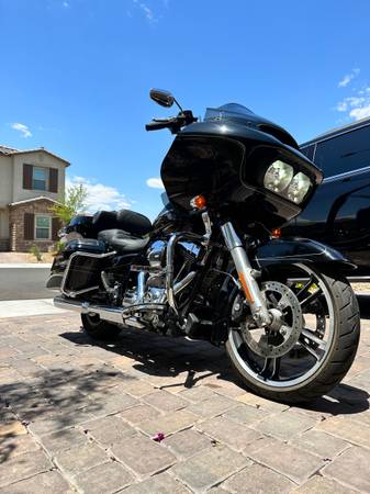Photo 2016 Harley Davidson Road Glide $19,000
