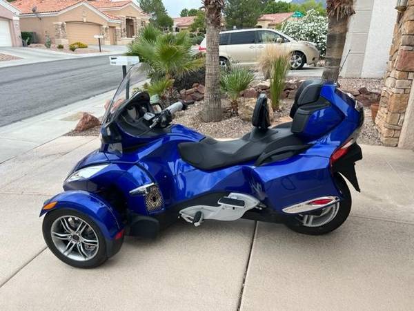 Photo Can Am Spyder Roadster RT $12,750