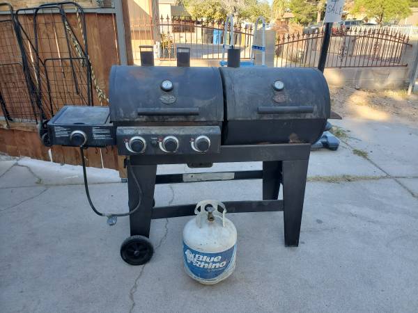 Photo Charcoal and gas grill $300