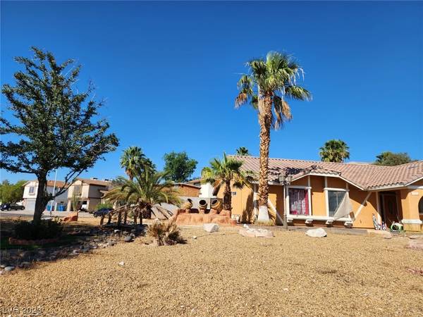 Photo Do you have high expectations Home in Las Vegas. 4 Beds, 2 Baths