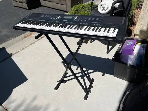 Photo Keyboard-Yamaha PSR EW 300 $175