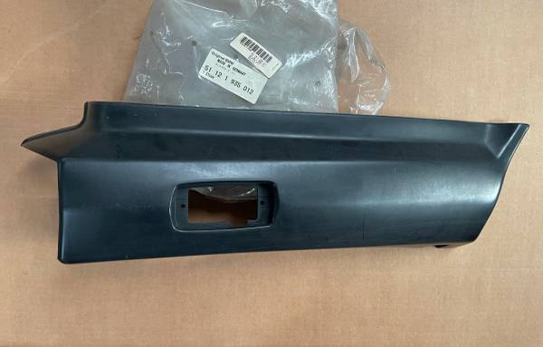 Photo NEW BMW REAR RIGHT Bumper Rubber Filler 1984-85 E30 SEDAN 51121935012 $100