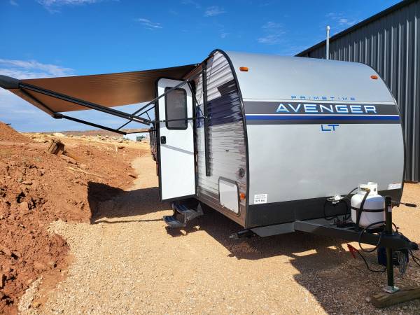 Photo New 2024 Avenger 17FQS Single Axle with Slide-Out Over $8K OFF MSRP $21,777