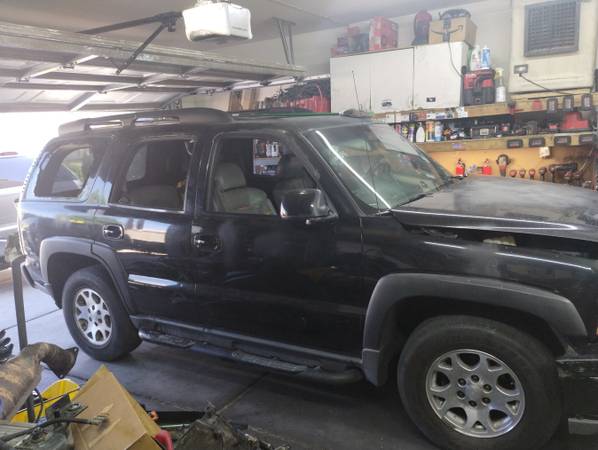 Photo Parts ONLY off a 2002 Tahoe, No Engine or Trans, Good Body, Lots More