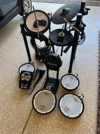 Photo Roland TD 11 Electronic Drum kit,EX $300