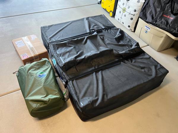 Photo Roof Top Tent Overland Nomadic 3 barely used $1,000