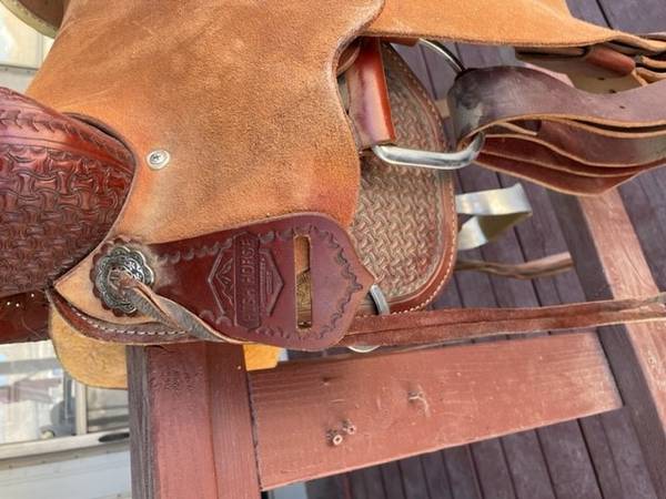 Photo Saddle High horse made by circle y $850