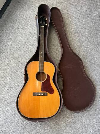 Photo Vintage Harmony Tenor Guitar $350