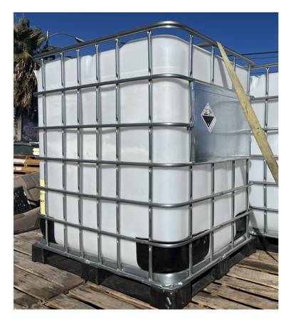 Photo Water tank IBC Tote 275 and 330 gallon Best In Vegas $50