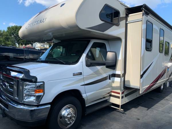 Photo 2016 Thor Motor Coach Chateau 29G ONLY 28,433MILES $44,500