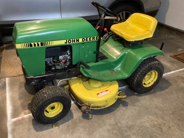 Photo John Deere 111 tractor lawn mower $1,200