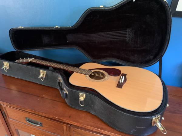 Photo Yamaha F325 acoustic guitar $190