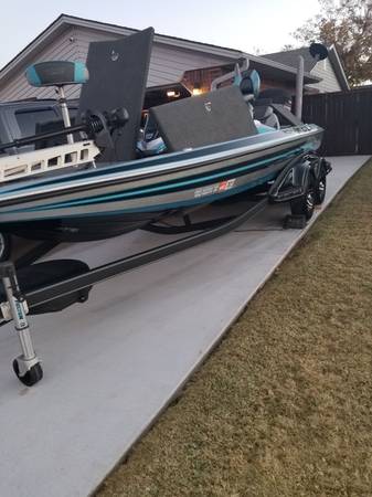 Photo 2017 skeeter boat $58,000