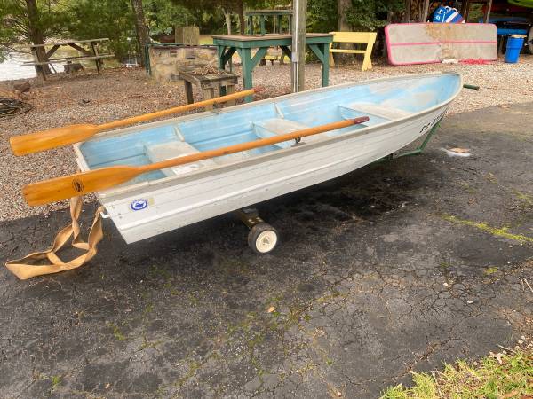 Photo 12 ft row boat $850