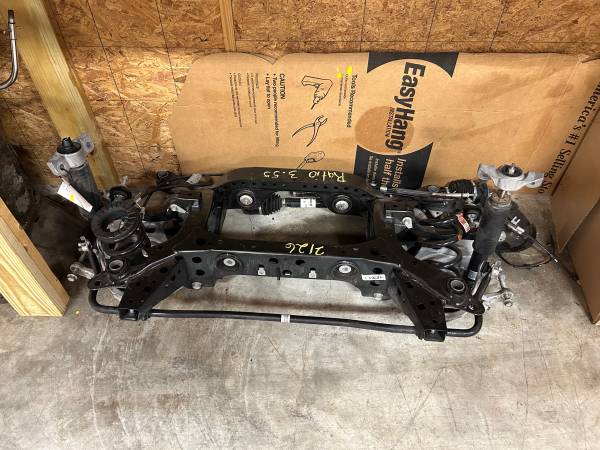 Photo 2015-2020 Ford Mustang GT IRS Rear Differential Axle carrier Assembly $250