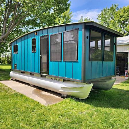 Photo Brand New Tiny Houseboat $89,500