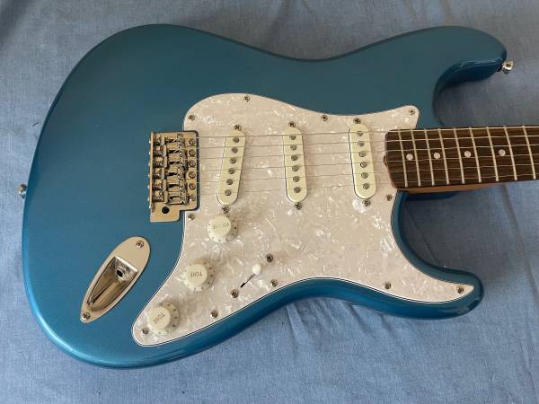 Photo Fender Squier Classic Vibe Stratocaster Lake Placid Blue $325
