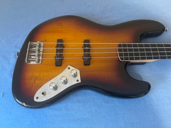 Photo Fender Squier Vintage Modified Jazz 4-String Fretless Bass $350