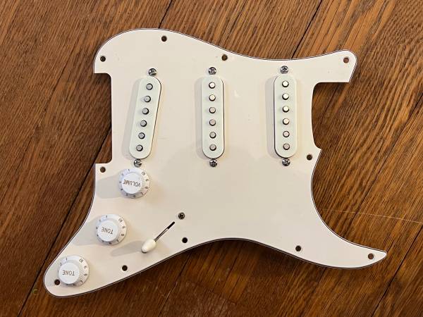 Photo Fender Stratocaster usa custom shop fat 50s loaded pickguard $230