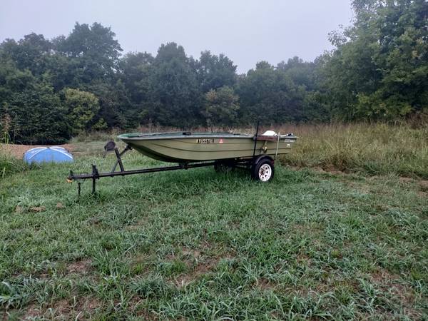 For trade or sale 14 ft boat $1,200