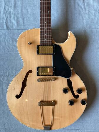 Photo Gibson ES-135 $2,000