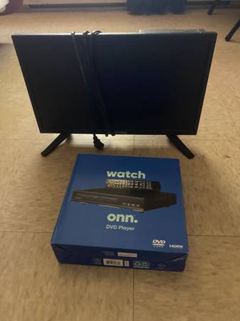 Photo Selling small flat tv and dvd player $60