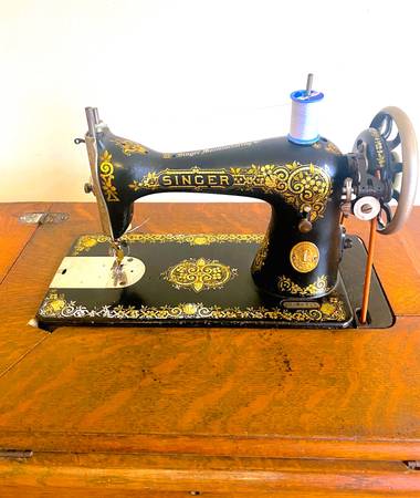 Photo Singer Sewing Machine 1923 Tiffany Edition $300