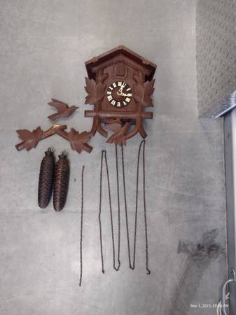 Photo Vintage Hubert Herr Cuckoo Clock AS IS $60