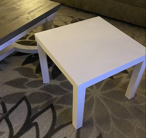 Photo White, Side TableEnd Table, Great Condition $4