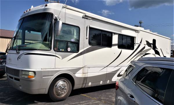 Photo 2005 National RV Dolphin LX (Trades Welcomed) $42,000