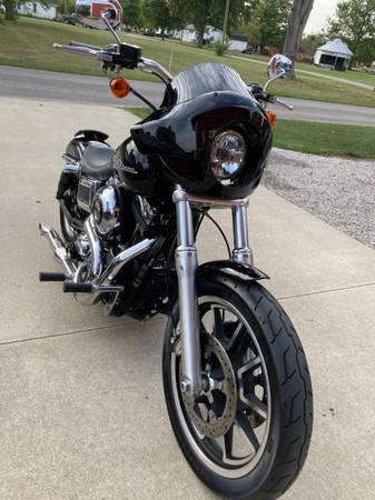 Photo 2014 Harley Davidson low rider only 4800 miles