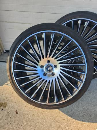 Photo 22 inch rims  Tires Road force 5X120 BOLT BMW,RANGE ROVER many more $1,900