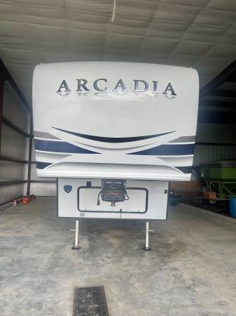 Photo 2022 Keystone Arcadia 3660 RL Fifth Wheel $49,950