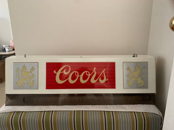 Photo COORS POOL TABLE LIGHT $200
