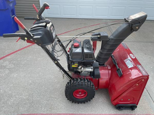 Photo Craftsman 28 Snow Blower Two-stage Self-propelled Gas $700