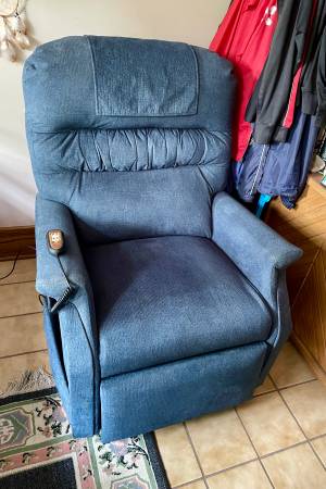 Photo Lift chair and recliner $300