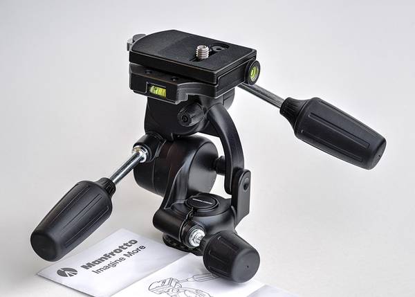 Photo NEW Manfratto 808RC4 3-Way PanTilt Tripod Head with RC4 Quick Releas $200