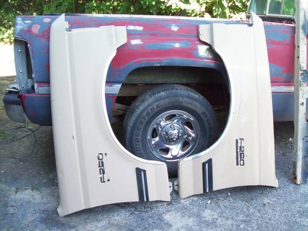 Photo 1987-1991 FORD TRUCK FENDERS AND RADIATOR SUPPORT $250