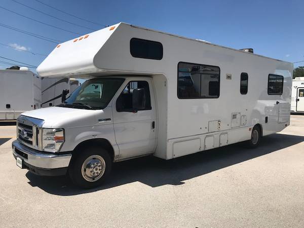 Photo 2018 28A 30ft RV Scratch-n-Dent Special $35,850