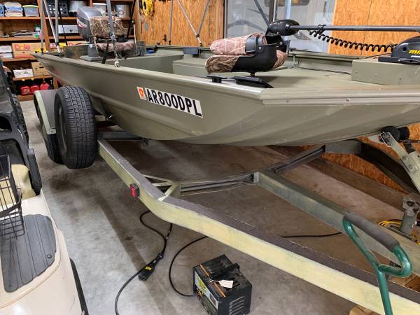 Photo 3 cyl 25 Hp 16 Duck Boat $6,500