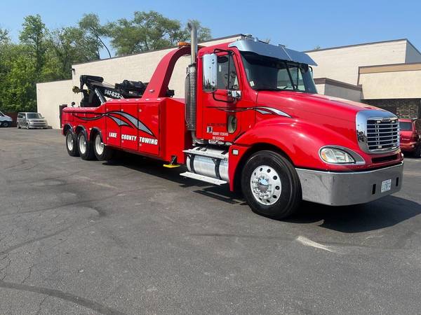 Photo B and B Built 50 Ton 2005 Freightliner Colombia Wrecker $50,000