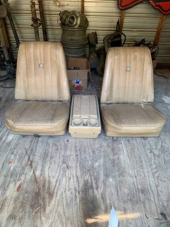 Photo Chevy low back bucket seats $400