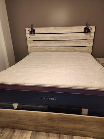 Photo Like new Helix Dusk Luxe mattress $900