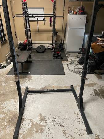 Photo Rogue squat rack $300