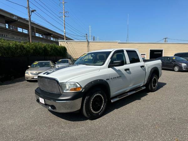 Photo 2012 Ram 1500 4WD Crew Cab 140.5 Express $15,795